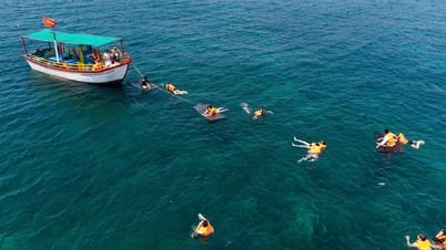 Île de Phu Yen - l'eau bleue et les nuages ​​blancs vous invitent
