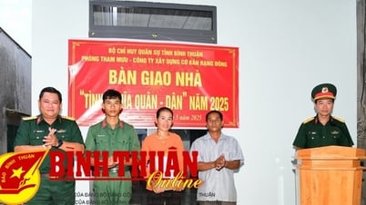 Bàn giao nhà "Tình nghĩa quân - dân" tại xã Đức Thuận