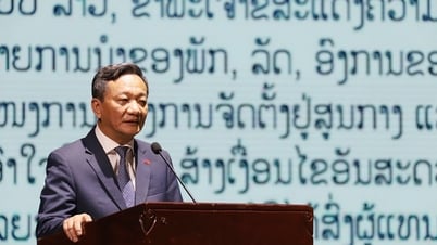 Kunstperformance in Laos feiert den 135. Geburtstag von Präsident Ho Chi Minh