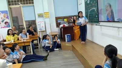 Une réunion parents-professeurs amusante au « mini cinéma »