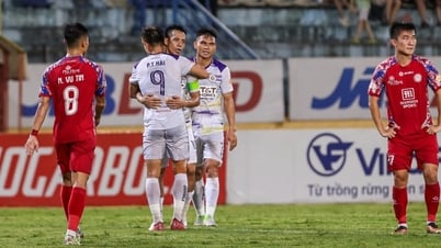 Văn Quyết tỏa sáng, Hà Nội FC níu giữ hy vọng đua vô địch với Nam Định