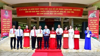Đảng ủy Sở Văn hóa, Thể thao và Du lịch Trà Vinh báo công dâng Bác