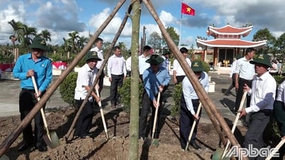 Tien Giang : Lancement de la campagne « Planter des arbres pour se souvenir à jamais de l'Oncle Ho »