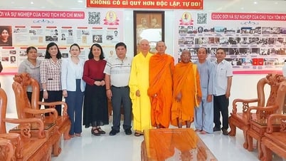 Lancement du modèle « Espace culturel Ho Chi Minh, Ton Duc Thang » au Texas. Tinh Bien