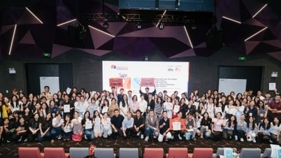 Los estudiantes experimentan el desafío de 35 horas de comer, dormir y descansar con una campaña mediática de la vida real.
