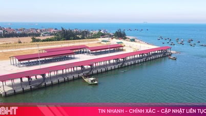 ชื่นชมท่าเรือประมงที่ทันสมัยที่สุดในภาคกลางที่ห่าติ๋ญ