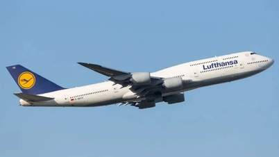Plane carrying more than 200 people was unmanned for 10 minutes