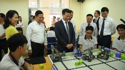 Trường trung học phổ thông chuyên Đại học Sư phạm Hà Nội đạt chuẩn Quốc gia mức độ 2