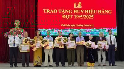 Awarding Party Badges to 130 Party members