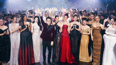 นางงามและรองชนะเลิศ 20 คนมารวมตัวกันในงานแสดงศิลปะและแฟชั่นของเหงียน มินห์ ตวน