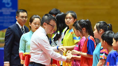 【写真】第43回ニャンダン新聞全国卓球選手権大会開会式のパノラマ