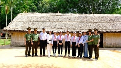 La police de Lam Dong organise un voyage de retour aux sources pour les enfants d'officiers et de soldats ayant réussi leurs études