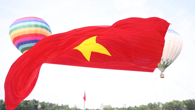 Nghệ An trang trọng tổ chức Lễ chào cờ và bay đại kỳ Tổ quốc