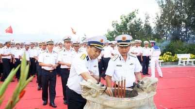 Vùng 4 Hải quân tổ chức dâng hương tại Khu tưởng niệm chiến sĩ Gạc Ma
