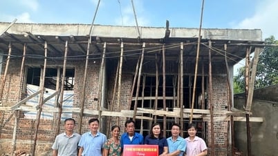 Sóc Sơn: Trao 100 triệu đồng hỗ trợ xây nhà cho cựu chiến binh