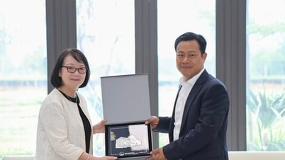 Giám đốc ĐH Quốc gia Hà Nội bổ nhiệm Chủ tịch danh dự Viện Bán dẫn và Vật liệu tiên tiến