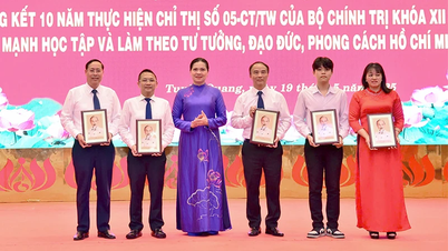 Tuyen Quang: ชื่นชมและให้รางวัลแก่กลุ่มและบุคคลทั่วไปมากกว่า 8,200 คนที่ศึกษาและปฏิบัติตามลุงโฮ