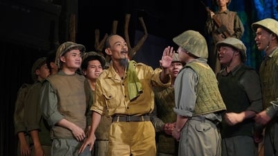 2 nghệ sĩ thể hiện vai Bác Hồ nhiều nhất trên sân khấu là ai?