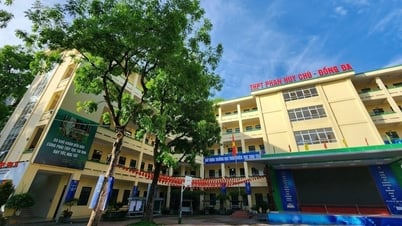 សិស្សជាច្រើនដែលមាន IELTS 8.0 ត្រូវបានអនុញ្ញាតឱ្យចូលរៀននៅថ្នាក់ទី 10 នៅសាលារដ្ឋ "ក្តៅ" ។