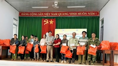 Tặng 300 suất quà cho người dân khó khăn huyện Tuy Đức