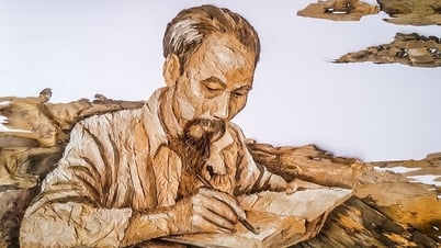 Tranh chân dung Bác Hồ từ lá sen khô, vỏ tràm, mo cau...