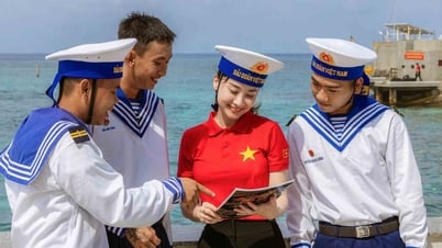 Fotoausstellung „Truong Sa erinnert sich an Onkel Ho“