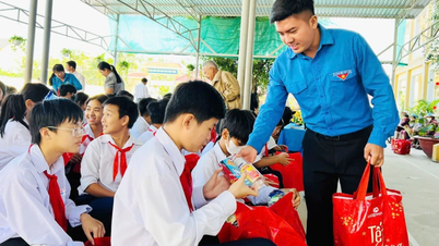 Learning from Uncle Ho's example in enhancing sense of responsibility
