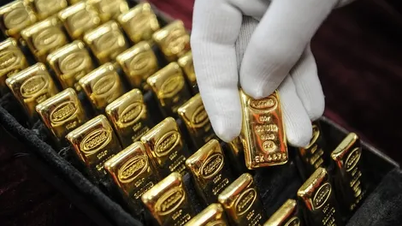 World gold price falls sharply