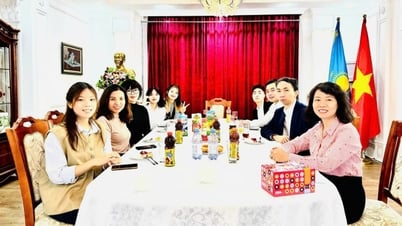 Ambiance animée à l'occasion du 50e anniversaire de la libération du Sud et de la réunification nationale au Kazakhstan