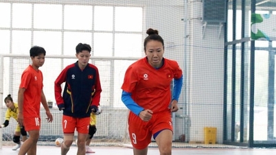 Tuyển futsal nữ Việt Nam tập buổi đầu tiên trên đất Trung Quốc
