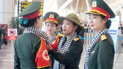 Xúc động hình ảnh tiễn quân nhân rời TP Hồ Chí Minh về đơn vị sau Đại lễ A50