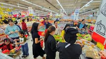 企業は休暇期間中の消費を促進し刺激する