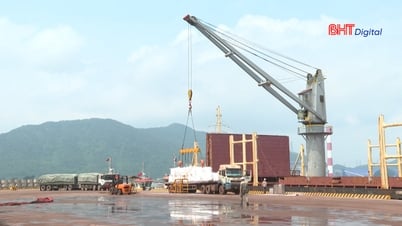 Rộn ràng khí thế lao động tại Khu kinh tế Vũng Áng