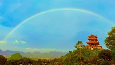 부처님의 유물이 모셔져 있는 탐축사(探竹寺)에 무지개가 나타났습니다.