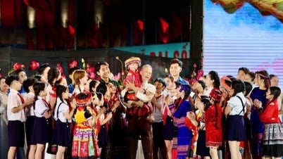 L'arrière-goût persiste dans le programme artistique spécial « Vous êtes Ho Chi Minh »
