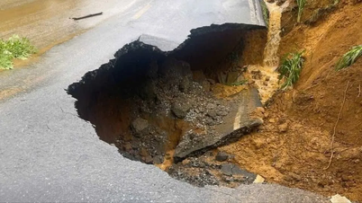 Fuertes lluvias y deslizamiento de tierra en la superficie de la carretera nacional 4D
