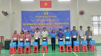 Chau Thanh: Dar regalos a los miembros del sindicato en circunstancias difíciles