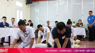 AHA expert trains medical staff in basic CPR