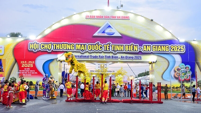 ពិធីបើកពិព័រណ៍ពាណិជ្ជកម្មអន្តរជាតិ Tinh Bien - An Giang ឆ្នាំ 2025