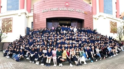 Grade 10 Newton High School students learn about Literature at the Vietnam Literature Museum