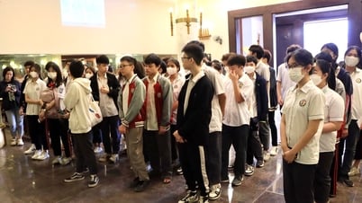 Tu Lien Secondary School experiences lessons at the Vietnam Literature Museum