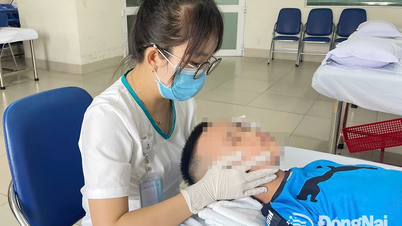 ក្មេងប្រុសអាយុ 5 ឆ្នាំនៅ Bien Hoa ទទួលរងការខ្វិននៃសរសៃប្រសាទលើផ្ទៃមុខដោយសារតែការងូតទឹកនៅពេលយប់ ហើយគេងនៅក្នុងបន្ទប់ដែលមានម៉ាស៊ីនត្រជាក់ទាប។