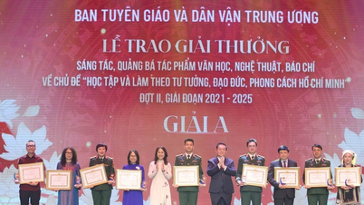 Trao giải sáng tác về học tập và làm theo tư tưởng, đạo đức, phong cách của Bác