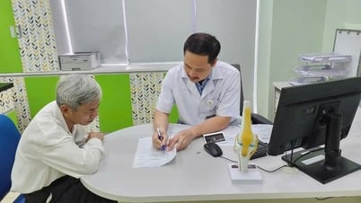 Vì sao không nên tự mua thuốc điều trị bệnh xương khớp?