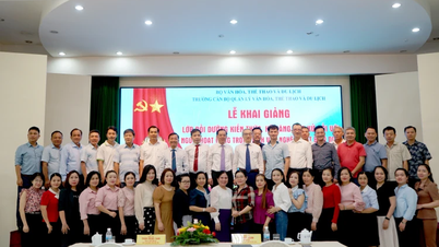 Bồi dưỡng kiến thức, kỹ năng ứng xử đối với người hoạt động trong lĩnh vực nghệ thuật biểu diễn