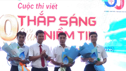 Trao giải Cuộc thi viết “Ngành điện miền Nam - 50 năm thắp sáng niềm tin”