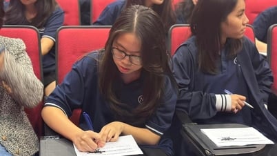 VISITING THE MUSEUM OF VIETNAMESE LITERATURE - AN INTERESTING AND MEANINGFUL EXPERIENCE FOR GRADE 10 STUDENTS