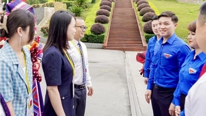 Les jeunes de Ha Giang participent au programme « Sur les traces de l'oncle Ho » à Guangxi, en Chine