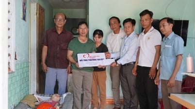 Фонд Thien Tam дарит подарки жителям района Куэ Сон