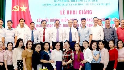 Bồi dưỡng kiến thức, kỹ năng ứng xử cho người hoạt động trong lĩnh vực nghệ thuật biểu diễn